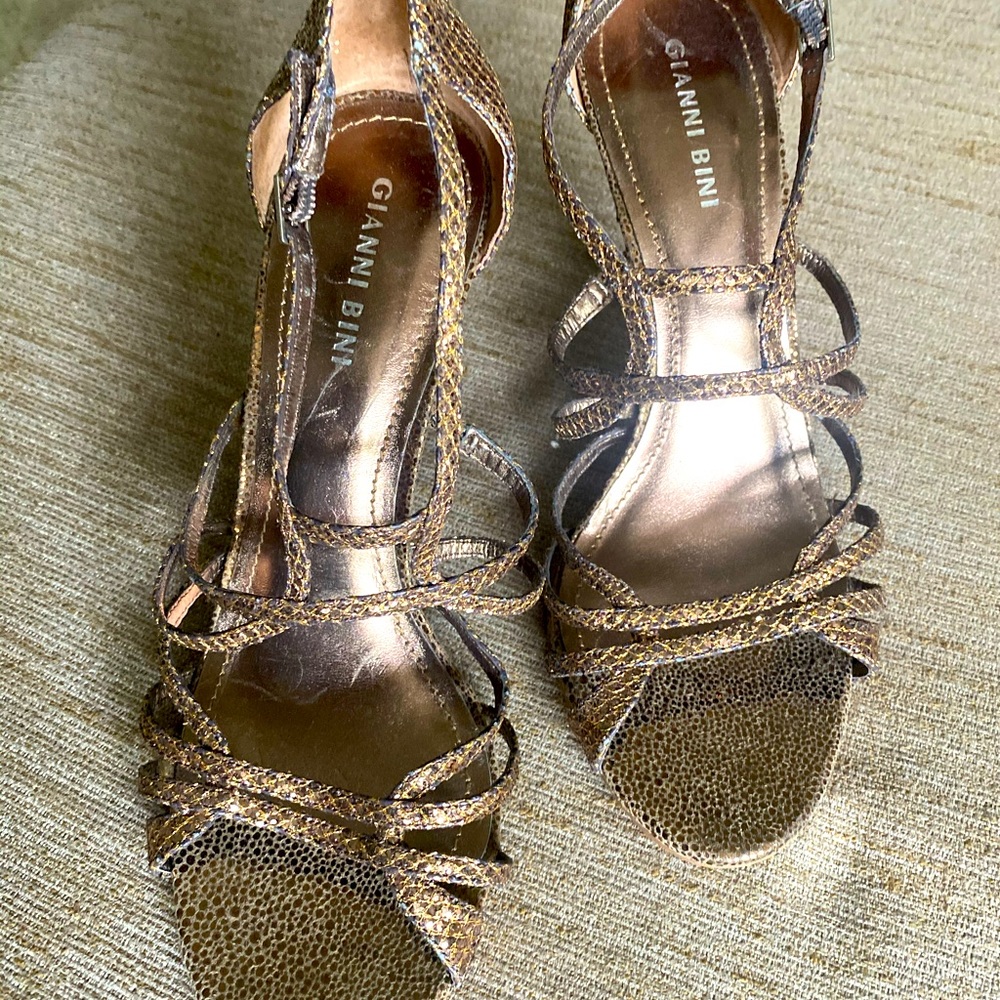 Women’s size 10 beauty copper heels Gianni  Bini